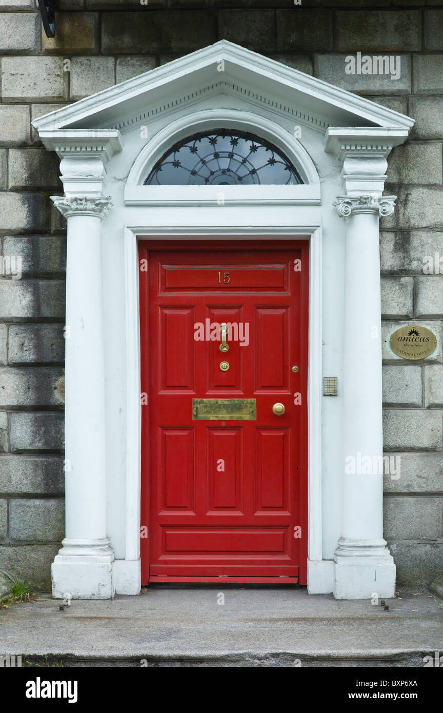 Georgianischen Baustil Vordertür und Tor in Merrion Square, Stadtzentrum von Dublin, Irland Stockfoto