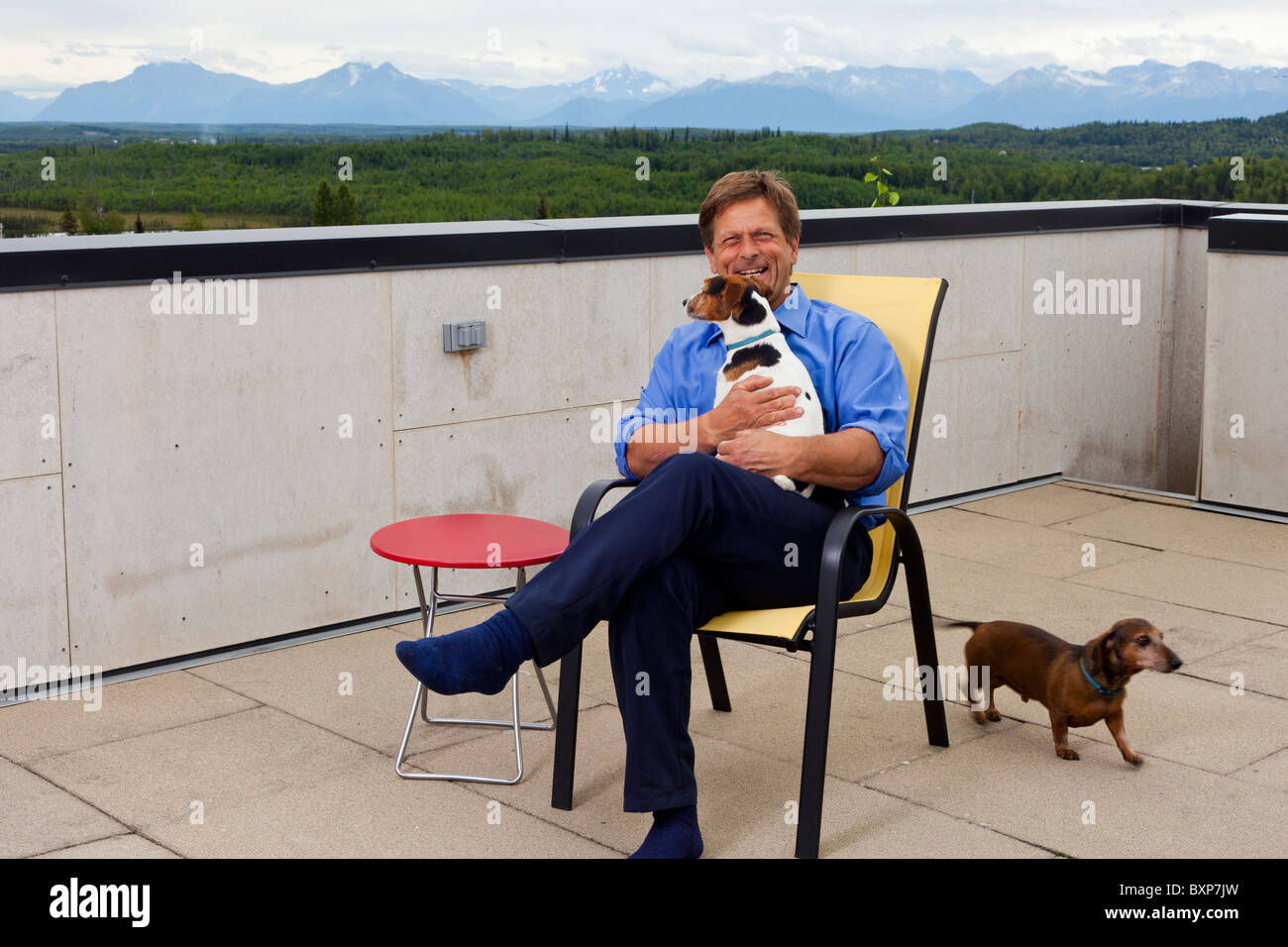 Alaska, großen See, Happy Trails Kennel. Martin Buser in seinem Haus. Stockfoto