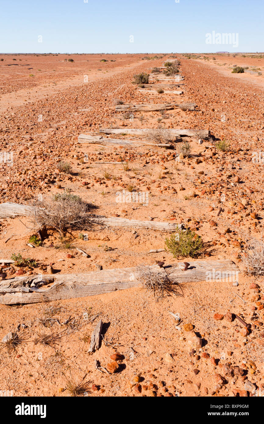 Es ist nicht viel von der alten Ghan Railway in der Nähe von Beresford Federn auf den Oodnadatta Track im Süden Australiens Outback links Stockfoto