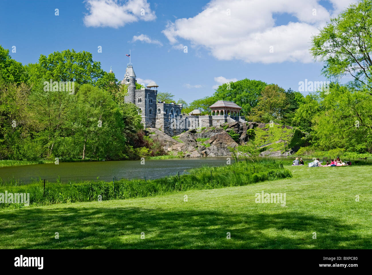 Schloss Belvedere und Schildkrötenteich, Central Park, New York City. Stockfoto