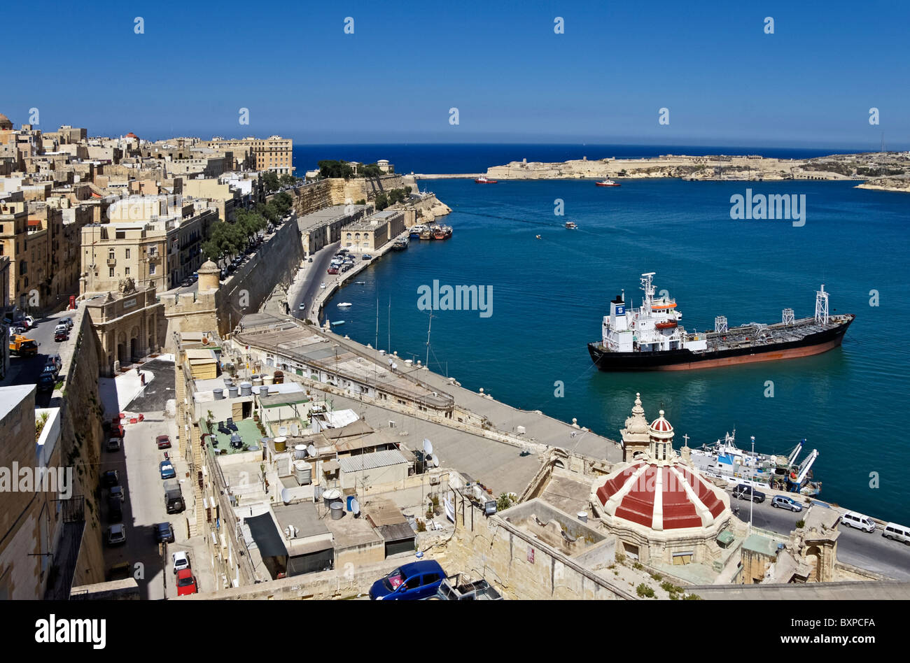 Blick Richtung Hafeneinfahrt zu Valletta Grand Harbour auf Malta mit Fort Ricasoli Stockfoto