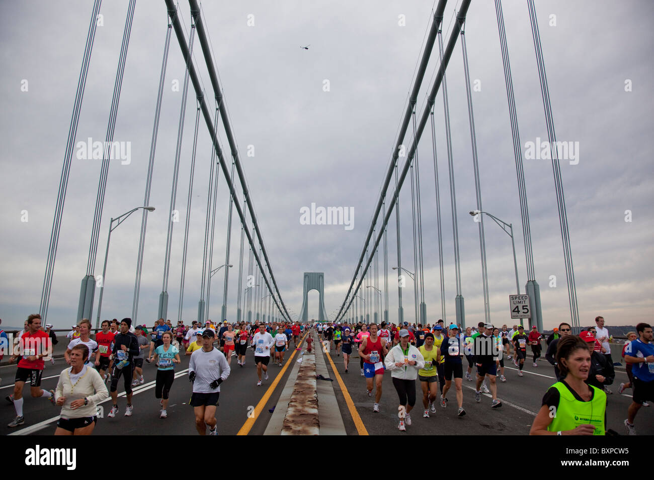 Läufer der Verrazano-Brücke während der New York City Marathon 2009 Stockfoto
