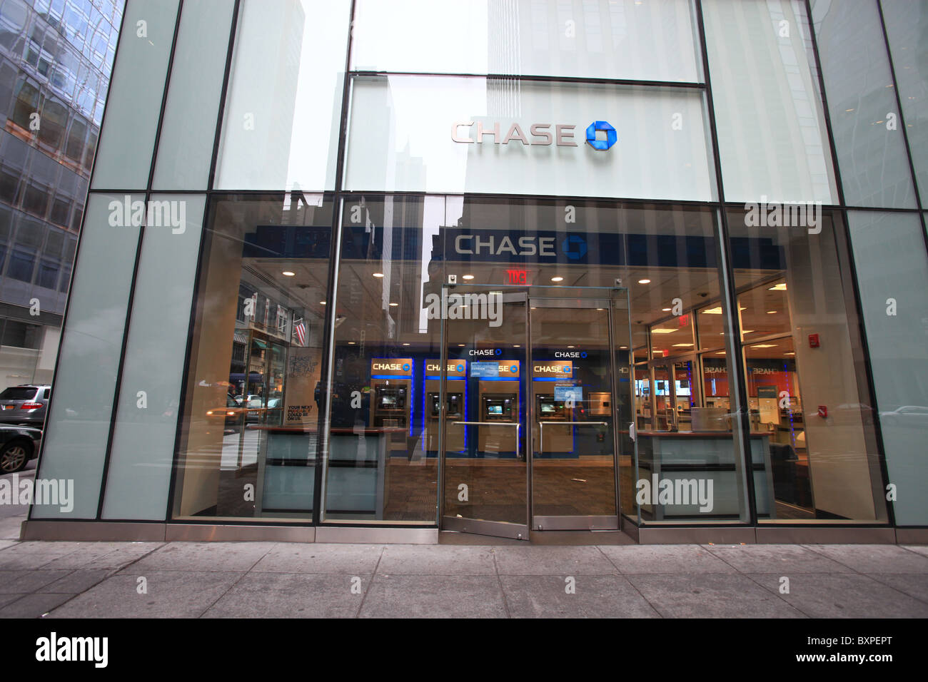 Äußere CHASE Bank-Filiale am sechsten Ave, New York City 2010 Stockfoto