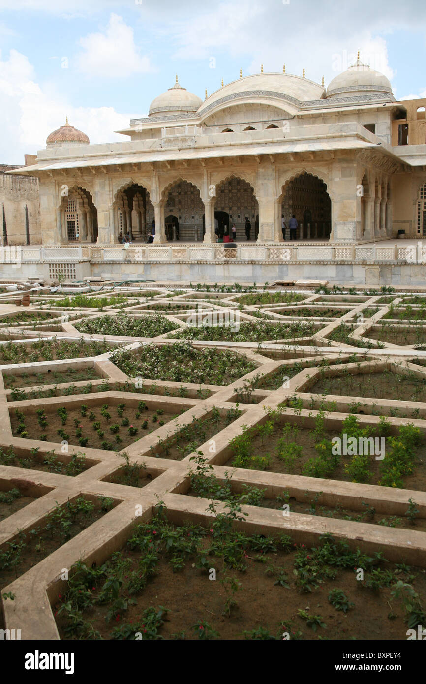 Innenhof und formalen Garten am Amber Fort in Jaipur, Rajasthan in Indien Stockfoto