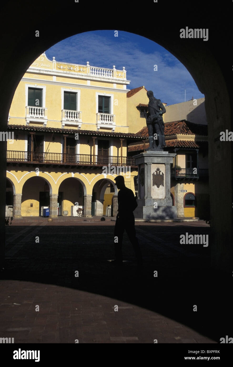 Plaza De Los Coches gesehen durch Torbogen Stockfoto