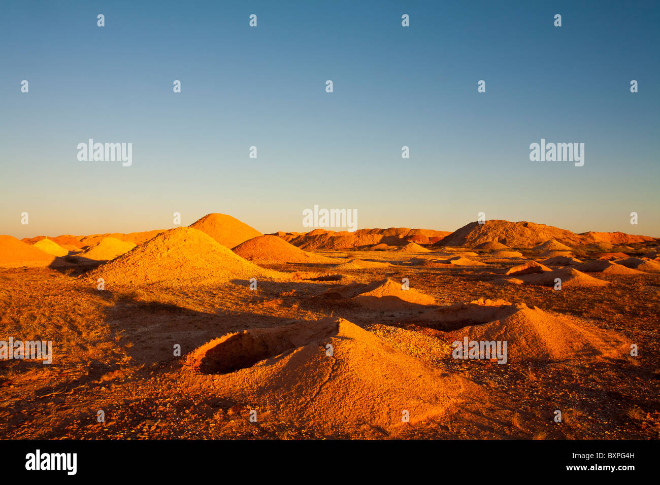 Opalminen bei Sonnenaufgang in Coober Pedy, Outback South Australia Stockfoto