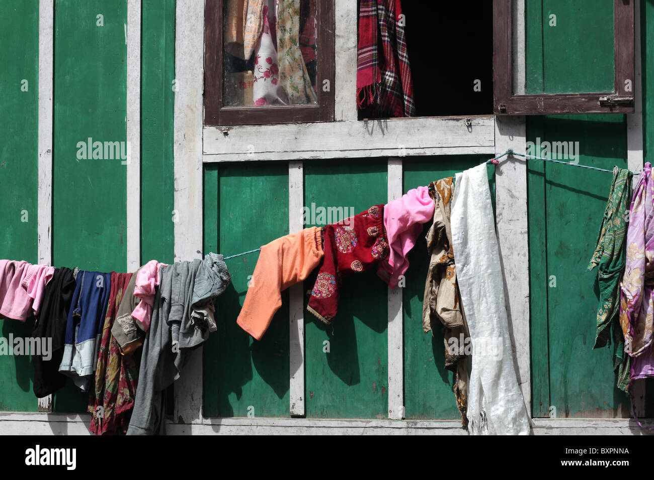 Wäscheständer außerhalb eines Hauses in Kathmandu, Nepal in Asien Stockfoto