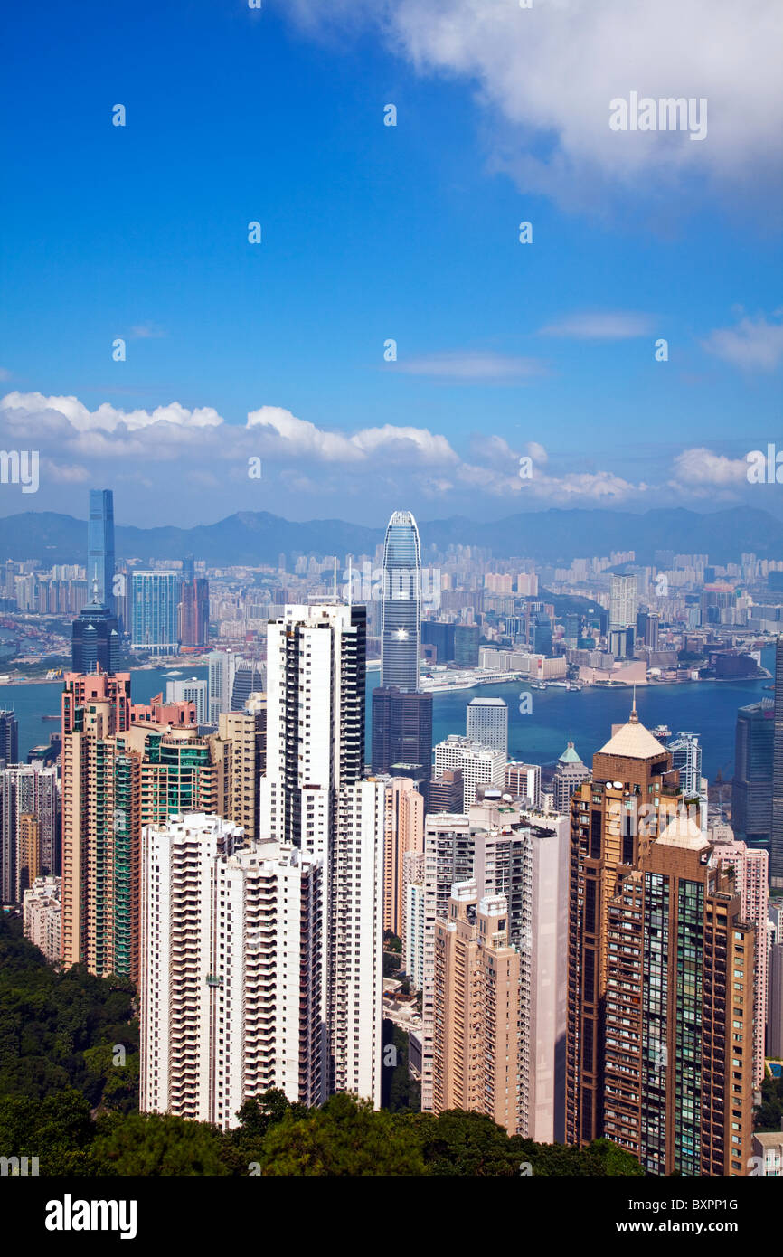 Die erstaunliche Hong Kong Skyline wie gesehen von oben in den Tag. Victoria Hafen Hafen und Kowloon Stockfoto