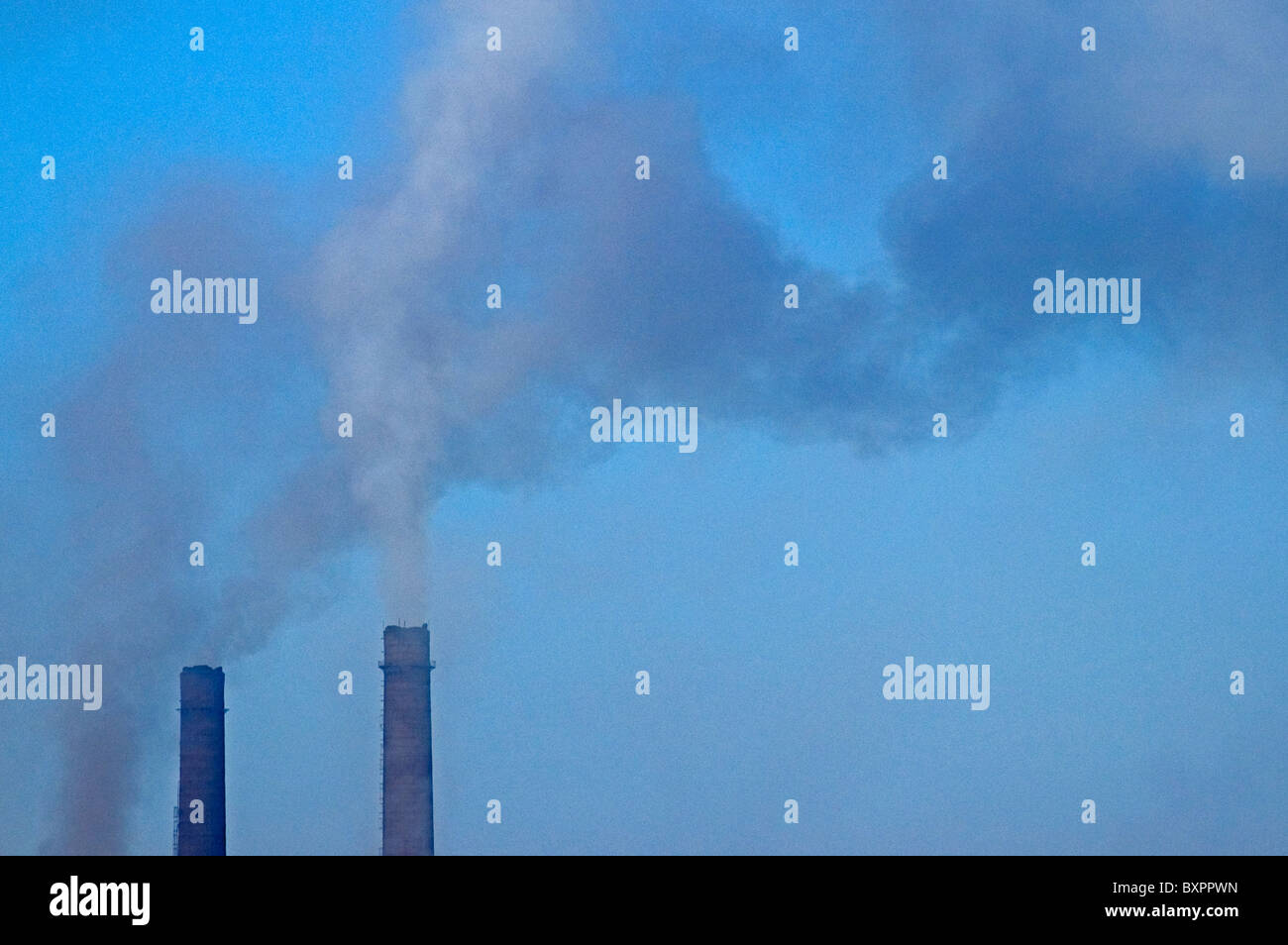 UKRAINE, Dnipropetrowsk, Schwerindustrie, die Verschmutzung in die Atmosphäre ausstoßen Stockfoto