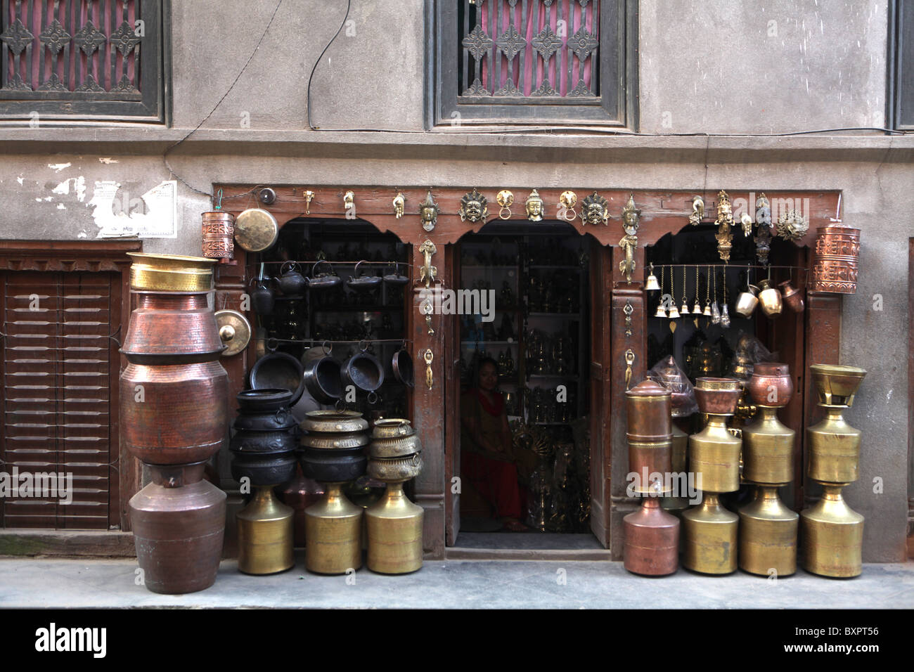 Ein Messinggeschirr Shop in Durbar Square, Patan, Kathmandu-Tal, Nepal, Asien Stockfoto