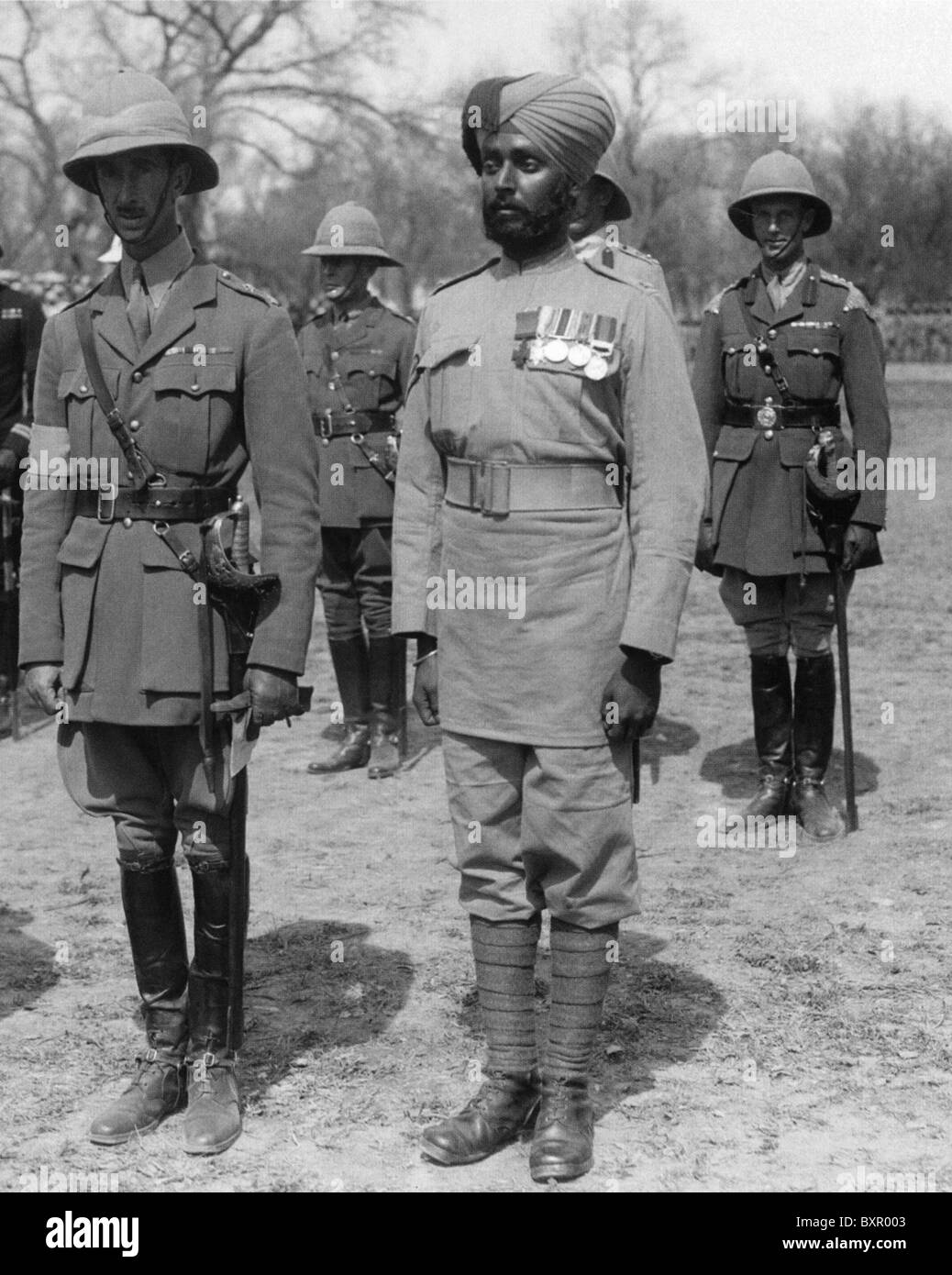 SEPOY ISHAR SINGH VC OBI (1895-1963) nach Erhalt der Victoria-Kreuz - siehe Beschreibung unten Stockfoto