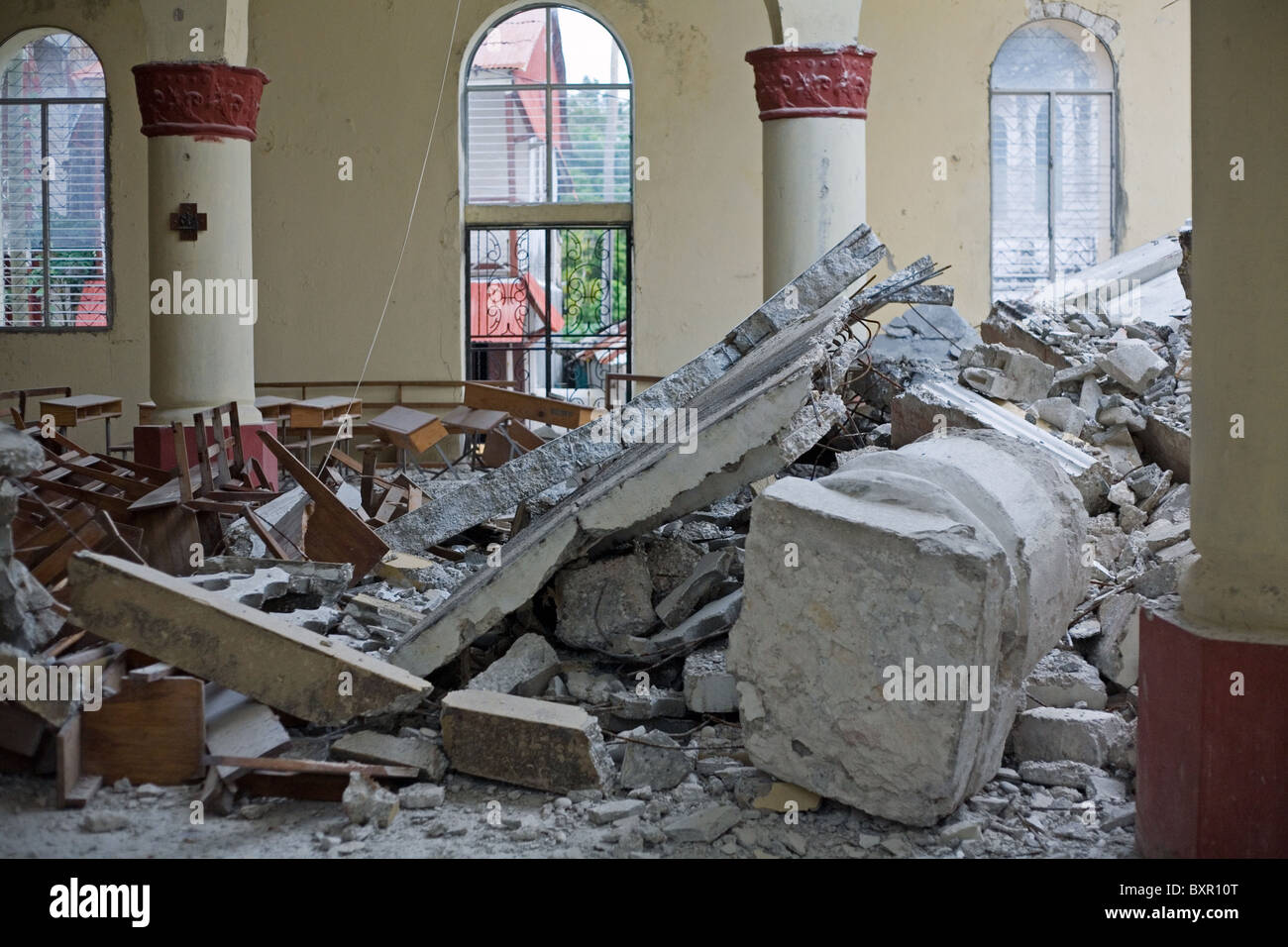 Teilweise eingestürzt Kirche auf dem Stadtplatz, Bainet, auf der südlichen Küste von Haiti durch das Erdbeben vom 12. Januar 2010. Stockfoto