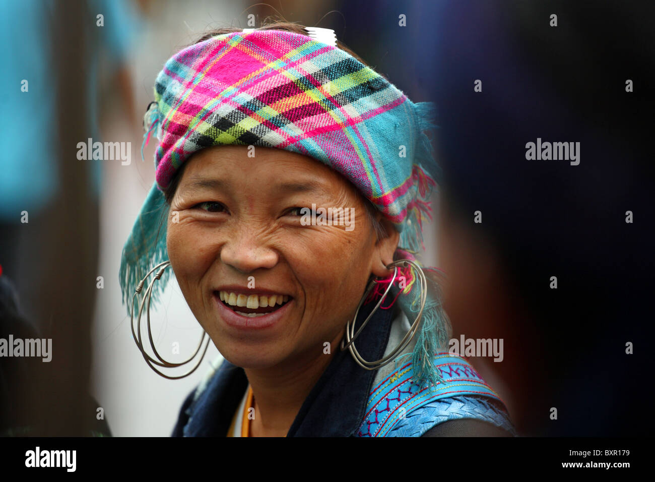 Blume Hmong ethnische Minderheit / Hügel Stamm weiblich in Sapa, Nordvietnam Stockfoto