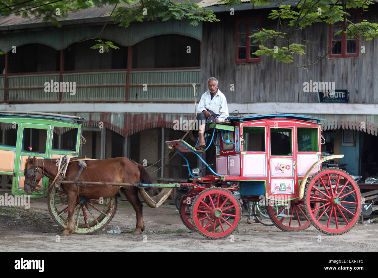 Eine traditionelle Pferde- und Carragie in Pyin U Lwin oder Pyin Oo Lwin, Mandalay-Division, Myanmar. (Burma) Stockfoto