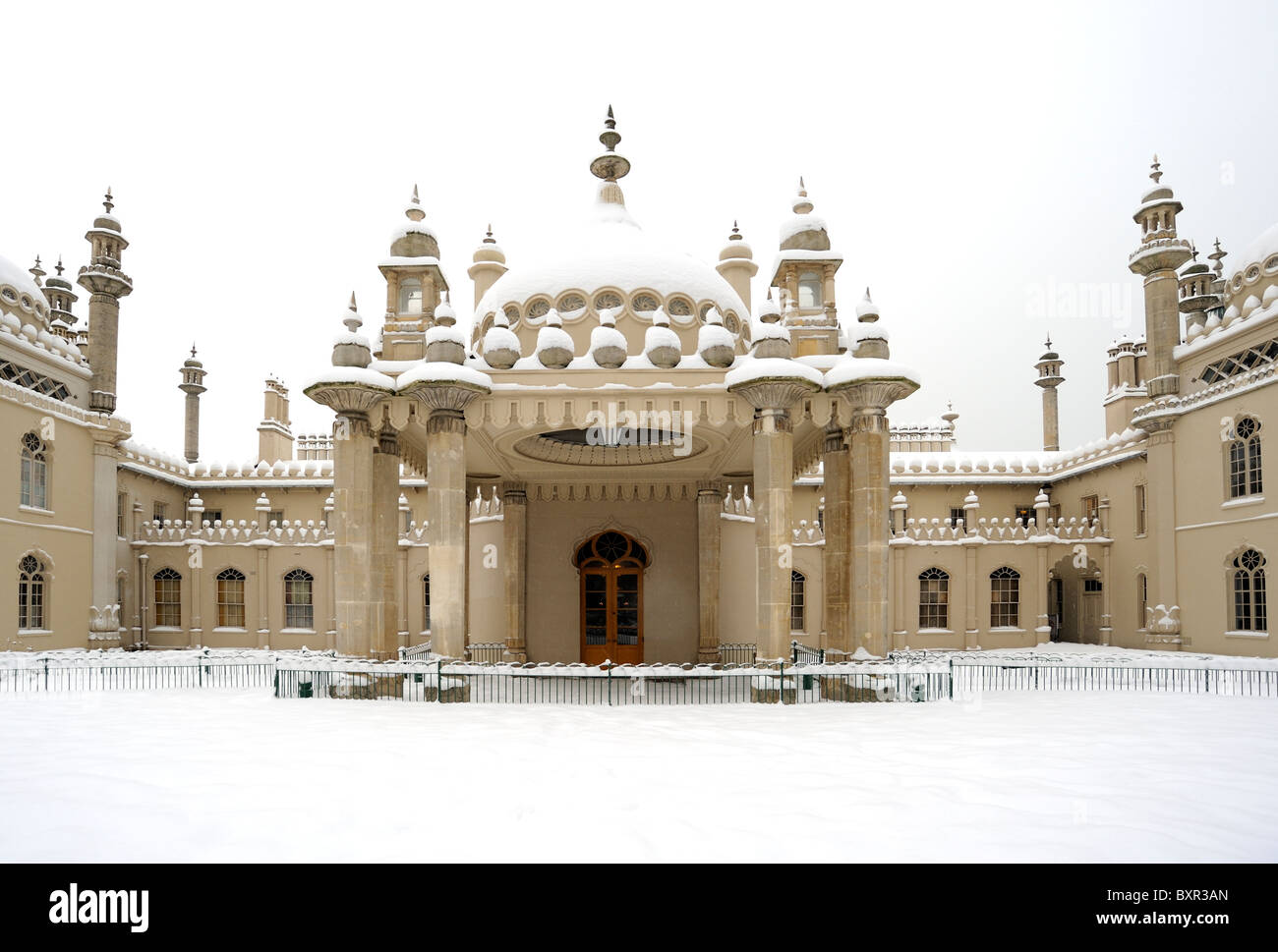 Den Royal Pavillion abgedeckt im Schnee Stockfoto