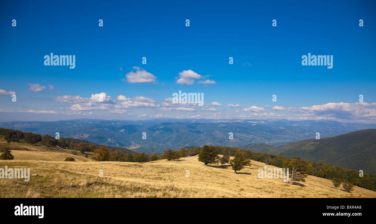 Wunderschöne Herbstlandschaft von Tulisa Berg Strei Tal in Retezat Nationalpark, Rumänien. Stockfoto