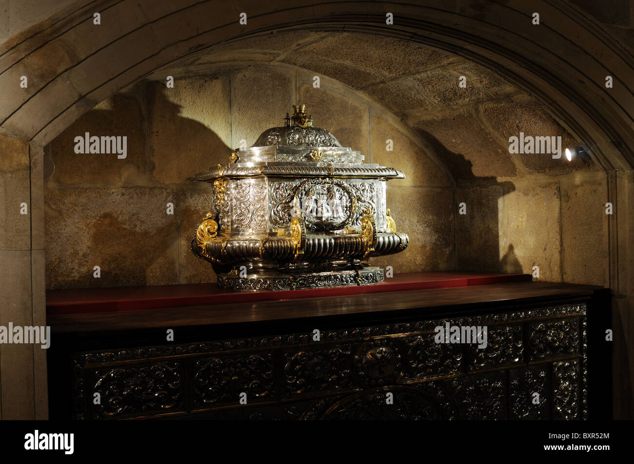 Silber Begräbnis-Urne "Heiligen Kinder Justo und Pastor 'Kathedrale' La Magistral" (1517) ALCALA DE HENARES-Madrid-Spanien Stockfoto