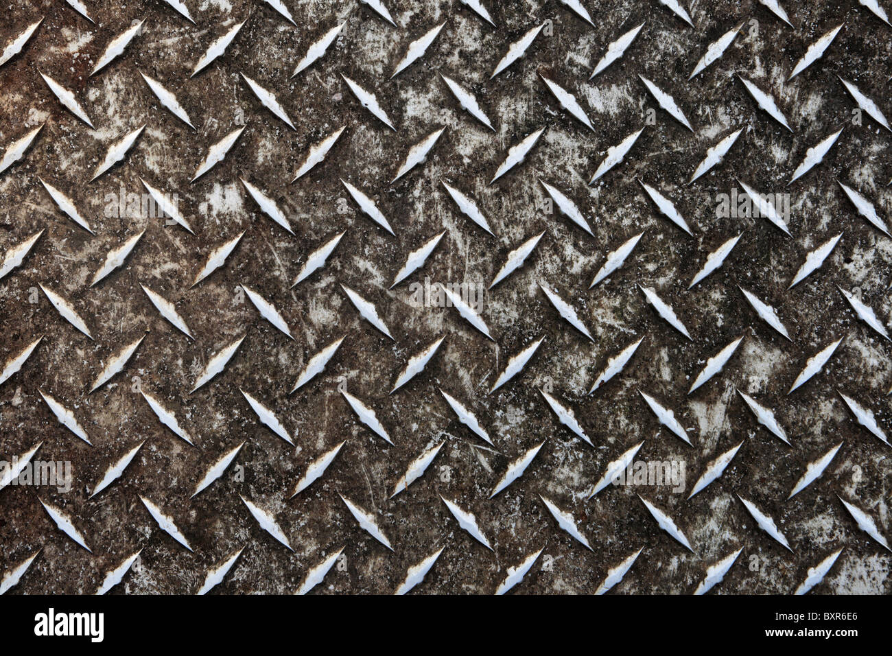 schmutzig, abgenutzte Aluminium Diamant Platte rutschfeste Oberfläche Stockfoto