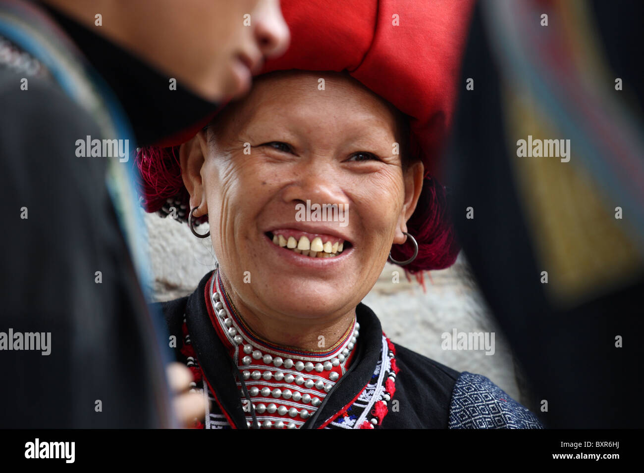 Red Dao Hill Stamm / ethnische Minderheit weiblich in Sapa, Nordvietnam Stockfoto