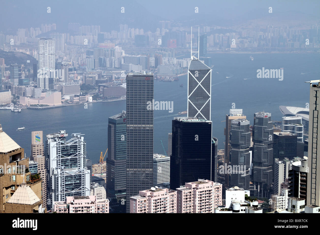 Hong Kong Skyline von The Peak zeigt die Cheung Kong Centre, der Bank of China Tower und der Lippo Centre in Hong Kong, China Stockfoto