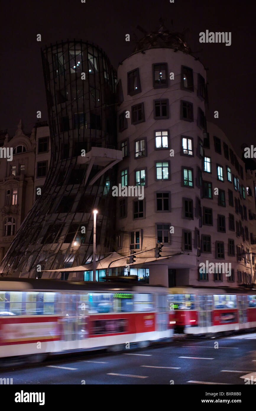 Das Tanzende Haus Prag Tschechien Stockfoto Bild 33702900 Alamy
