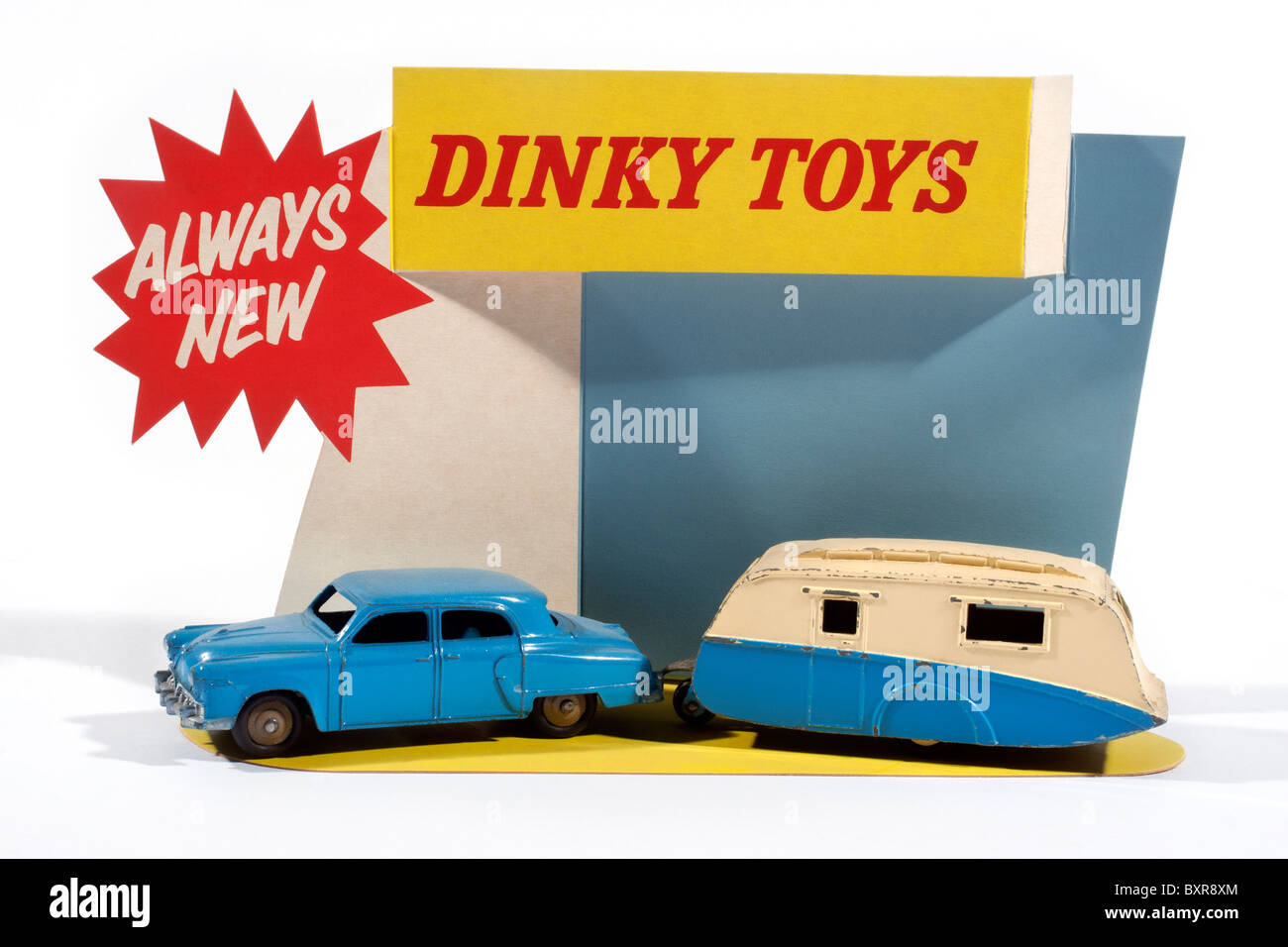 Dinky Autos und Wohnwagen Punkt der Verkauf Schaufenster von Meccano in1956 produziert Stockfoto