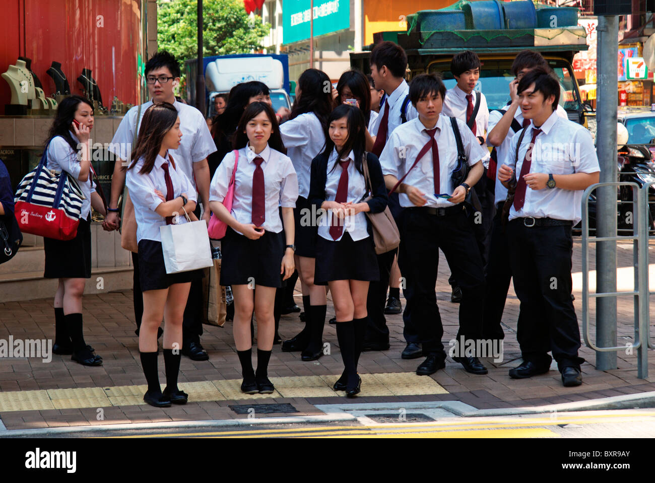 Schülerinnen und Schüler in Uniform, Kowloon Hong Kong Stockfotografie