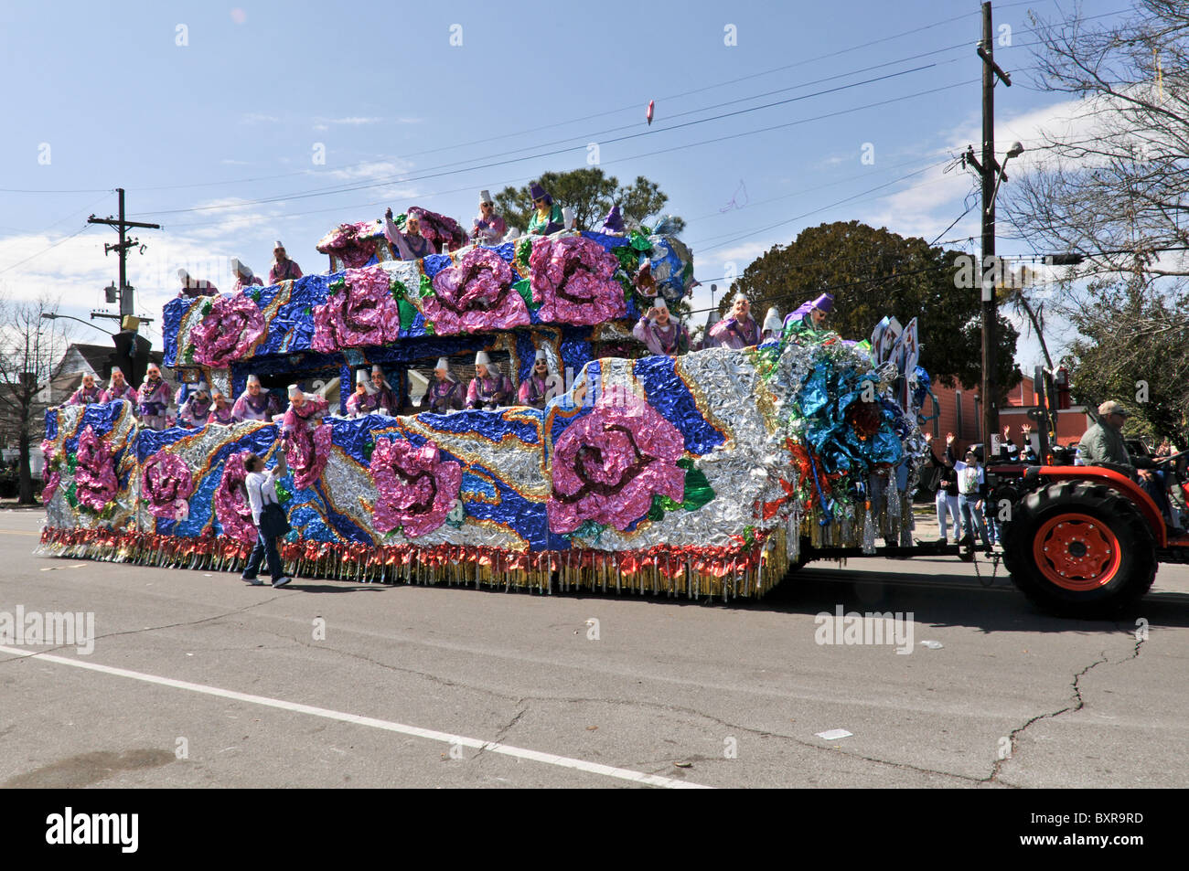 Glück der Auslosung "Folie bedeckt schweben im Krewe von Mid-City-Parade, Karneval 2010, New Orleans, Louisiana Stockfoto