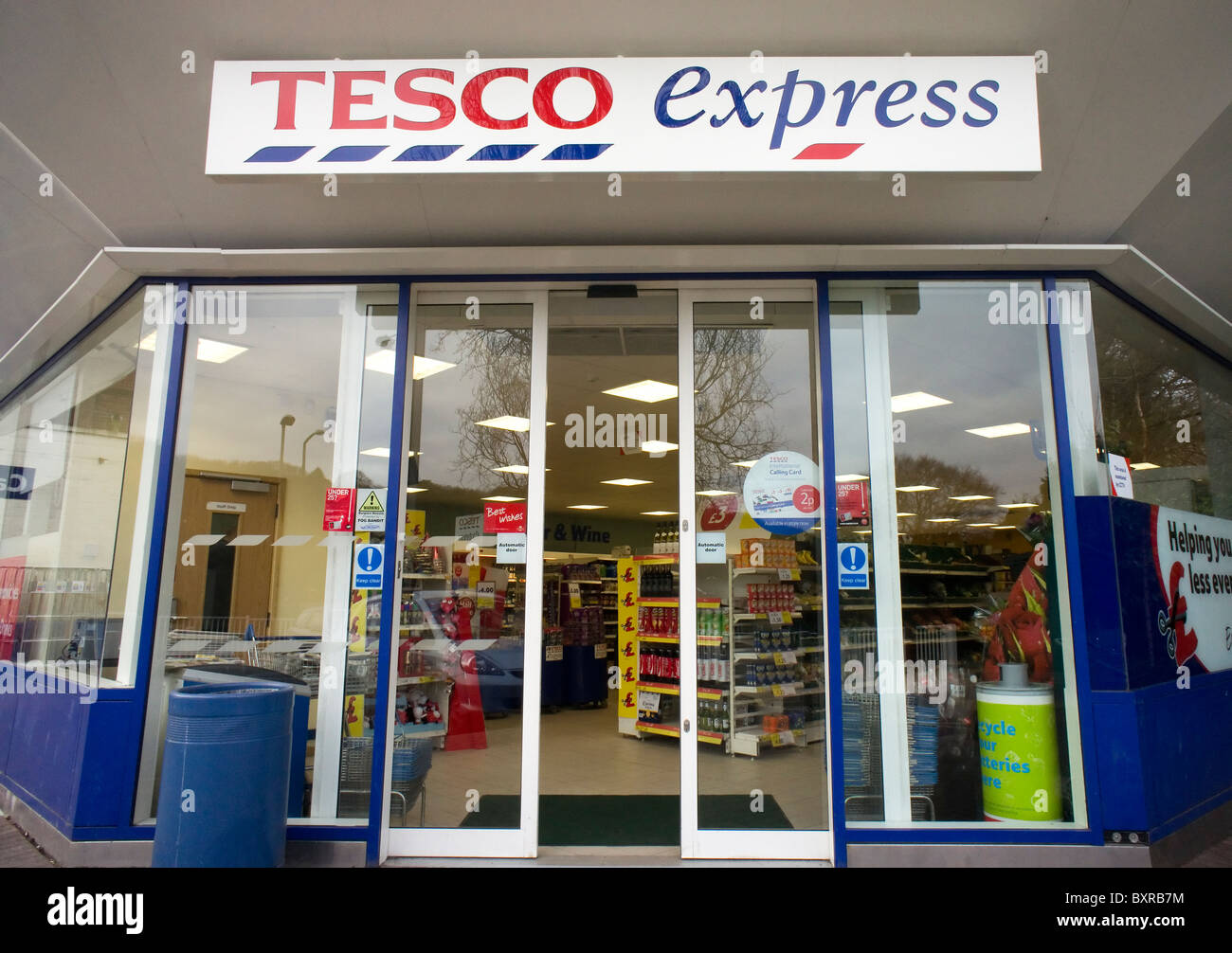 Tesco express Eingang. Stockfoto