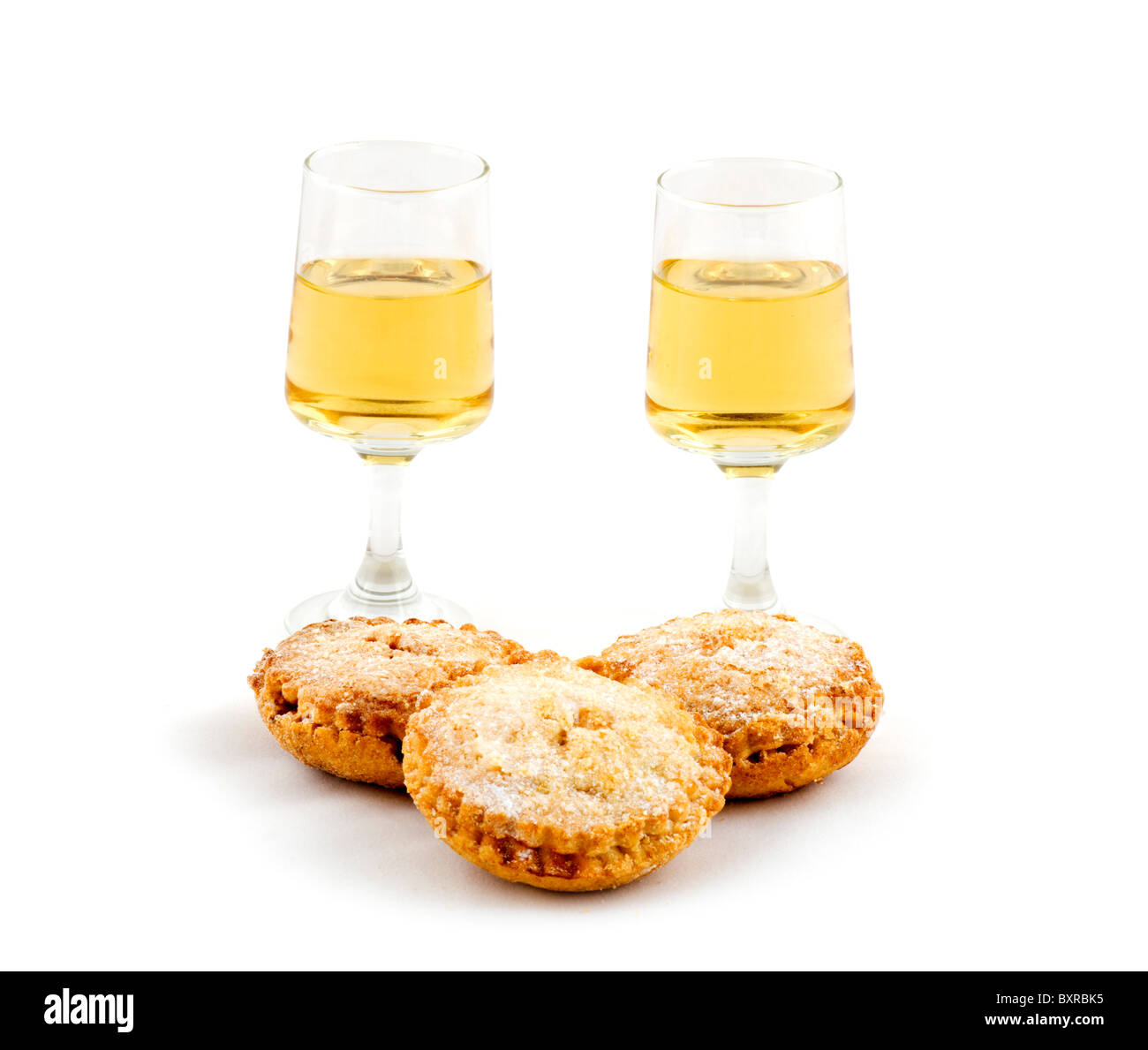 Hausgemachte Mince Pies und zwei Gläser Amontillado Sherry, UK Stockfoto