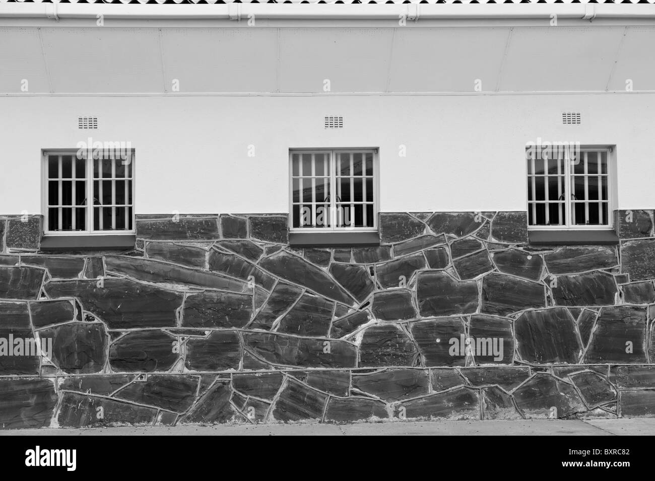 Ehemalige Gefängnis Flügel & Zellen wo Nelson Mandela als stattfand beobachtet aus der Übung Yard auf Robben Island, Cape Town Stockfoto