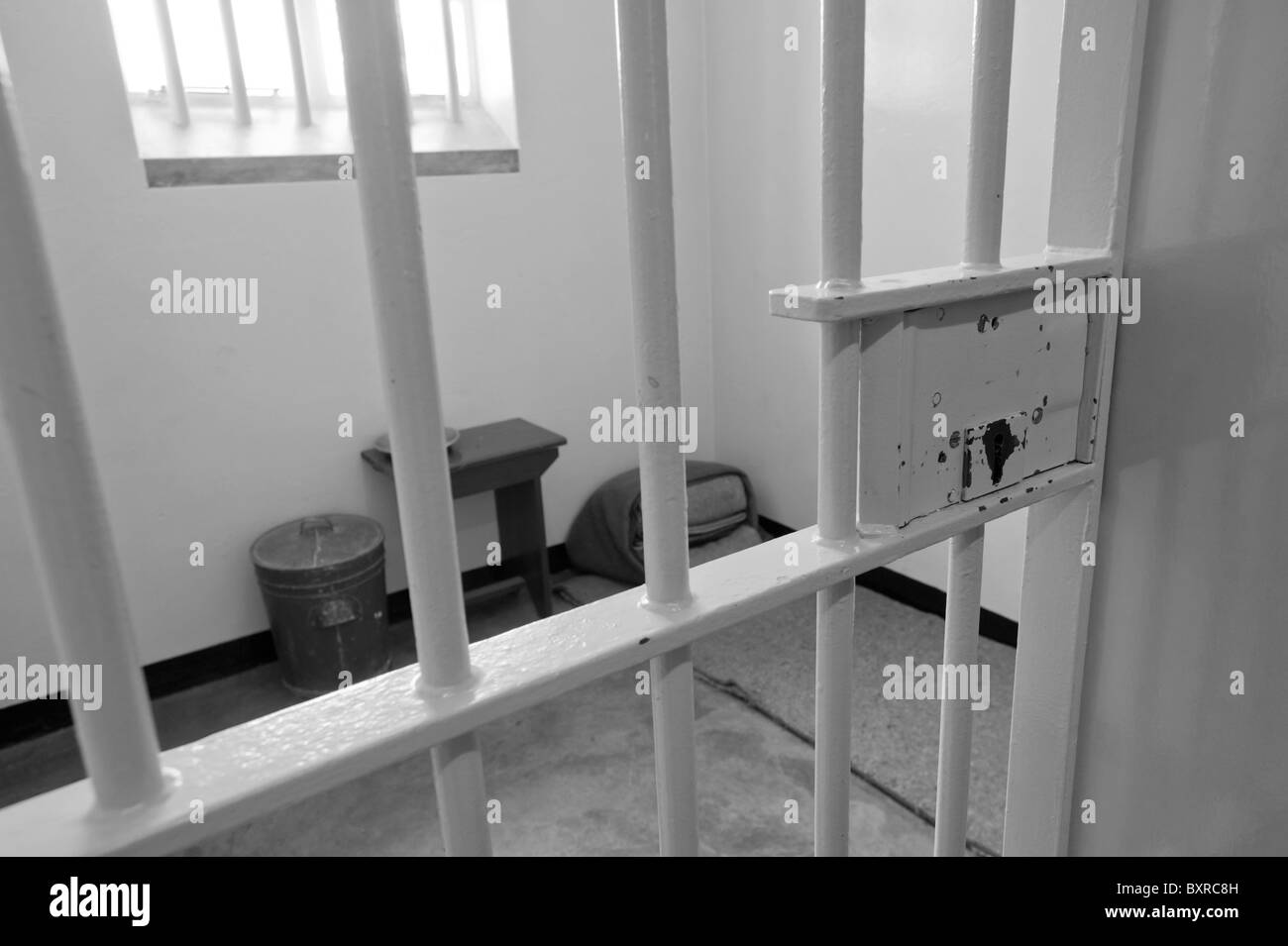 Nelson Mandelas Gefängniszelle auf Robben Island, Cape Town, Südafrika Stockfoto