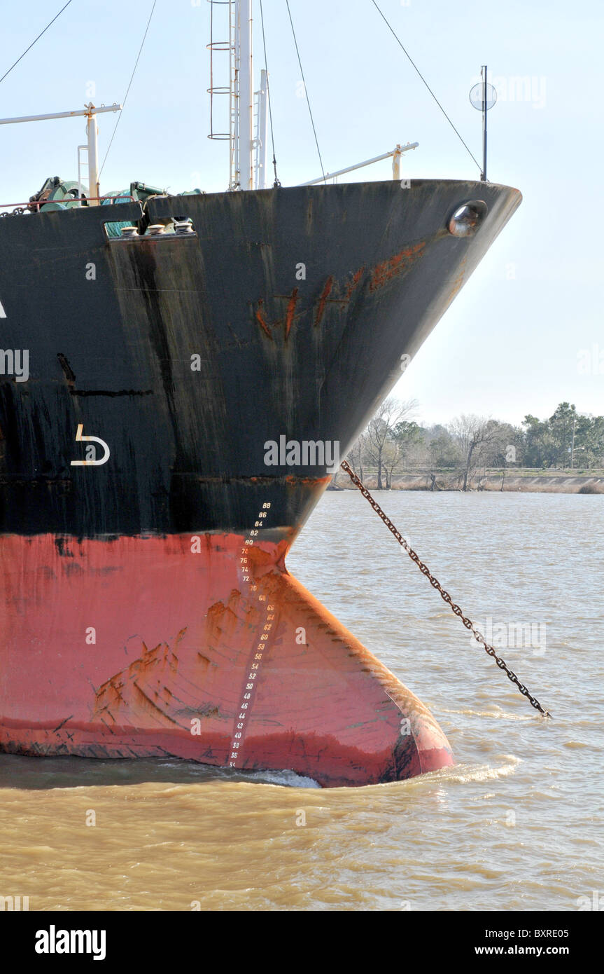 Vorderseite des Schiffes mit Symbol angibt, dass es hat bauchigen Bogen, Mississippi River, New Orleans, Louisiana Stockfoto