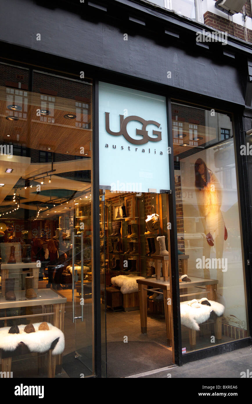 Eingang zum UGG Store Long Acre Street Covent Garden in London Stockfoto
