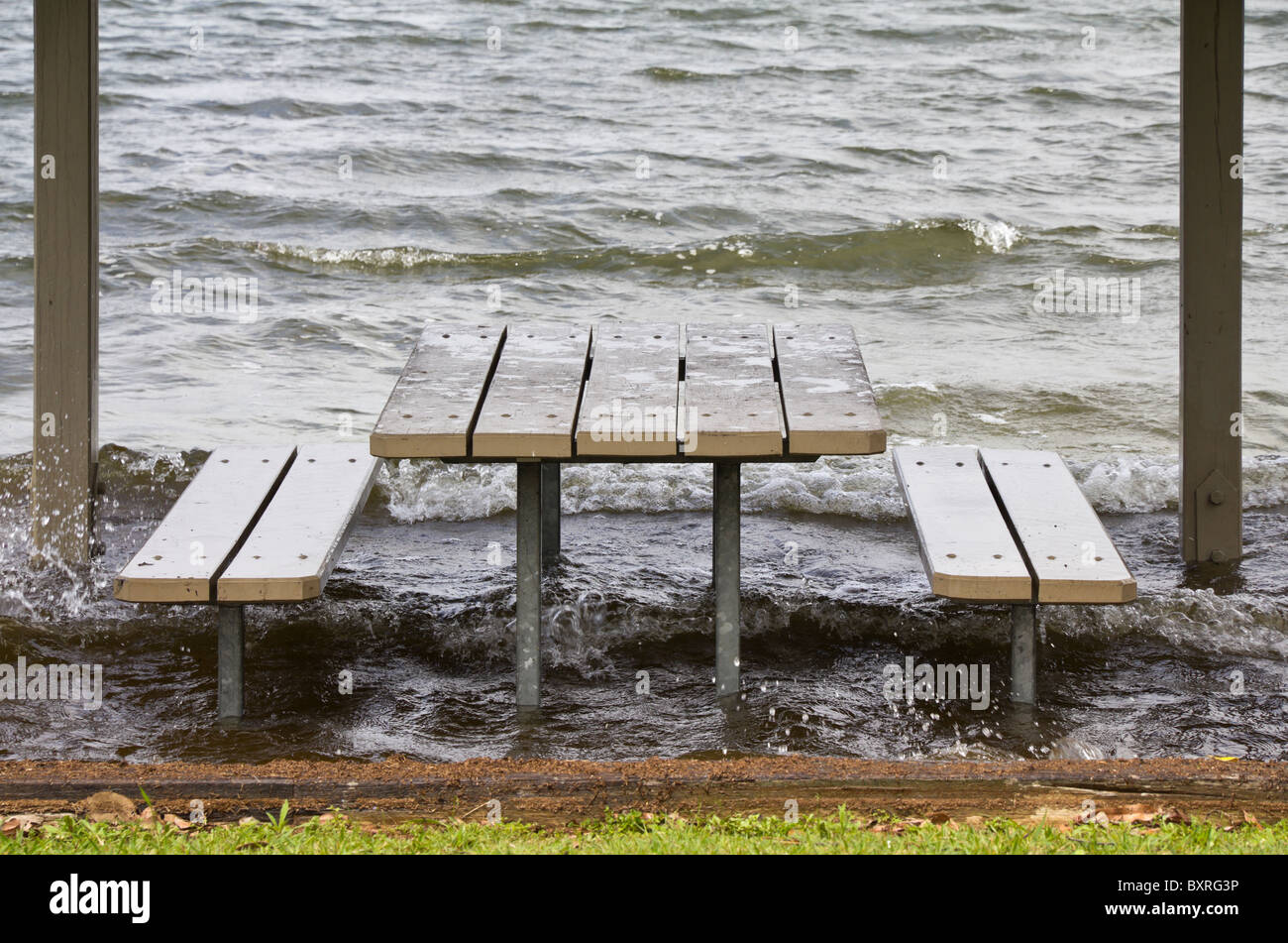 Überfluteten Picknickschutz am Wivenhoe Dam, Queensland, Australien Stockfoto