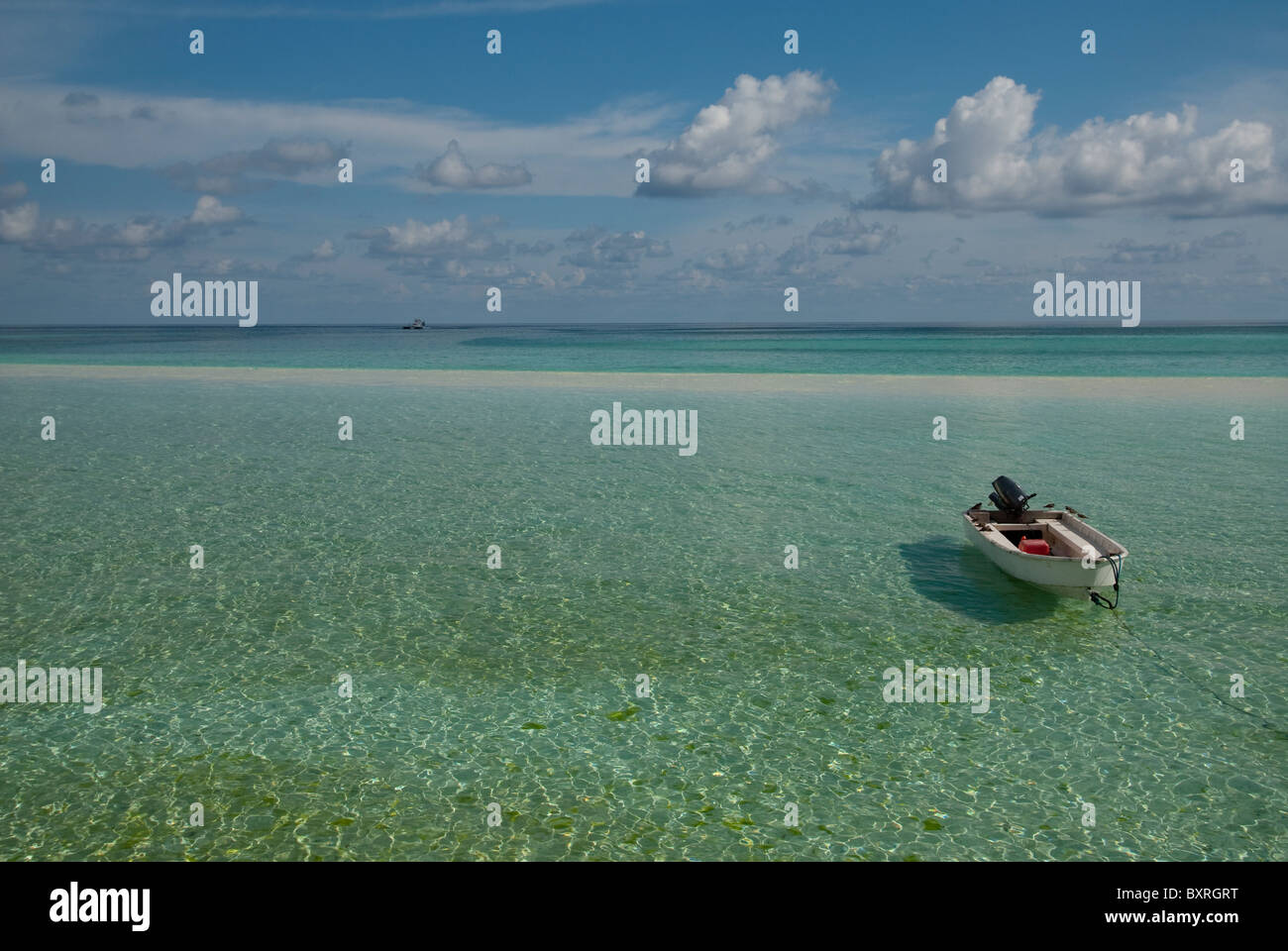 Mit dem Schnellboot in flachen Gewässern, Tubbataha, Palawan, Philippinen Stockfoto