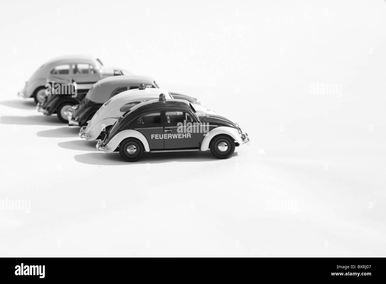 Sammlerstück Druckguss Spielzeug Modelle von vier Volkswagen Käfer Autos schwarz und weiß Stockfoto