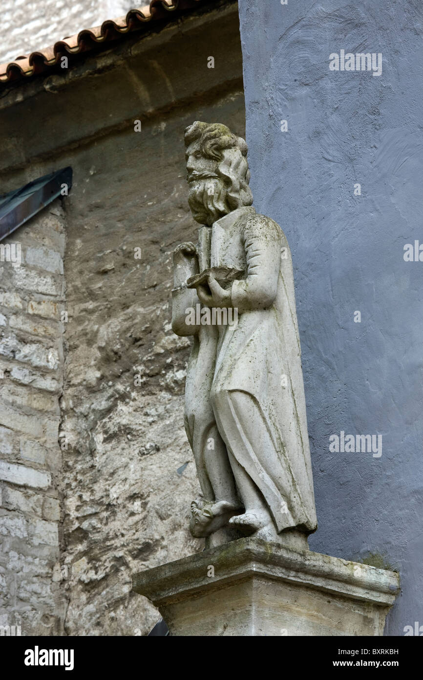 Estland, Tallinn, Niguliste Kirche (St. Nicholas Church), Stein-Abbildung über dem Haupteingang der Kirche Stockfoto