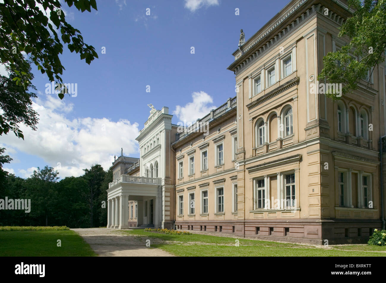 Litauen, Tauchen, Tauchen Manor, Ansicht der Außenseite des Gebäudes Stockfoto