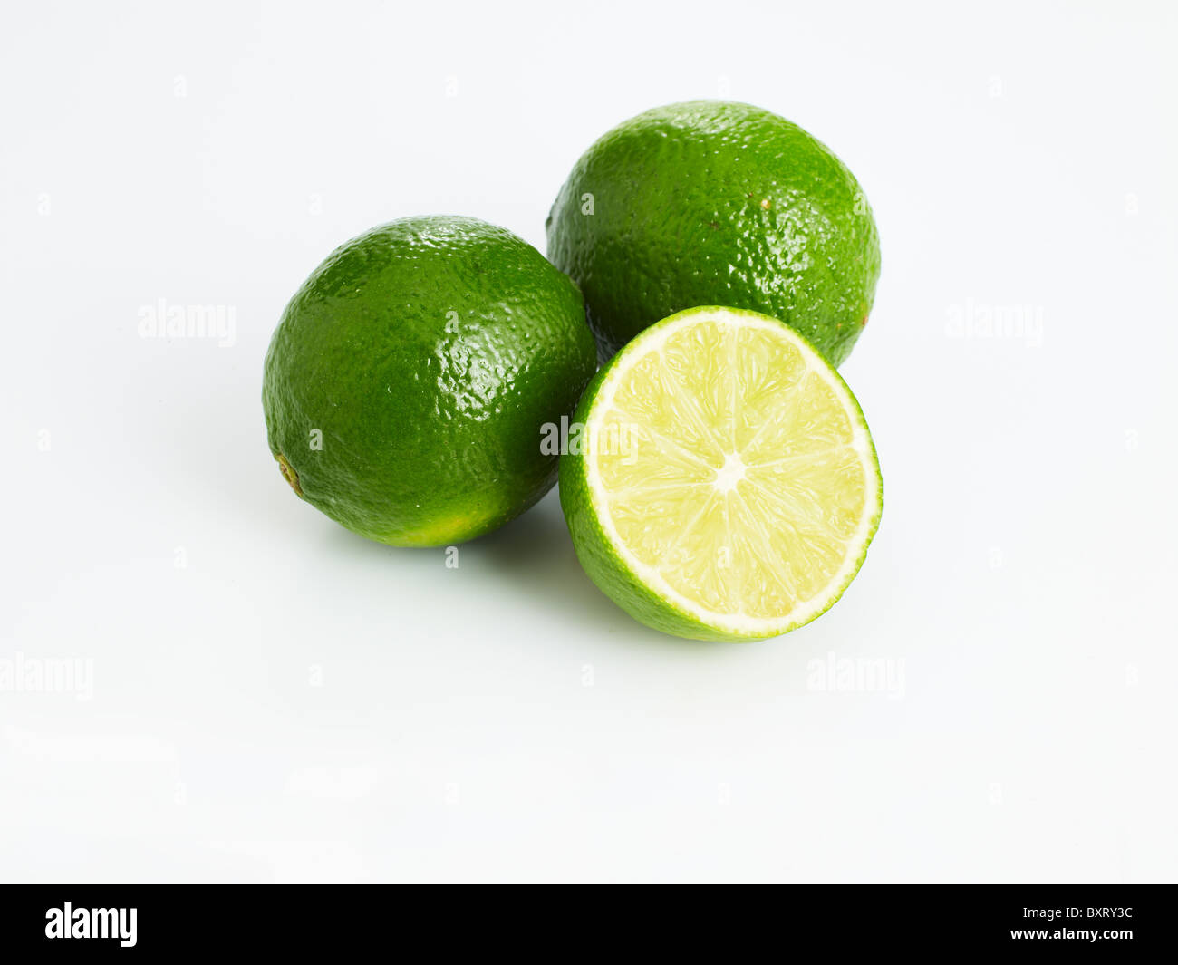 Limes auf weißem Hintergrund Stockfoto