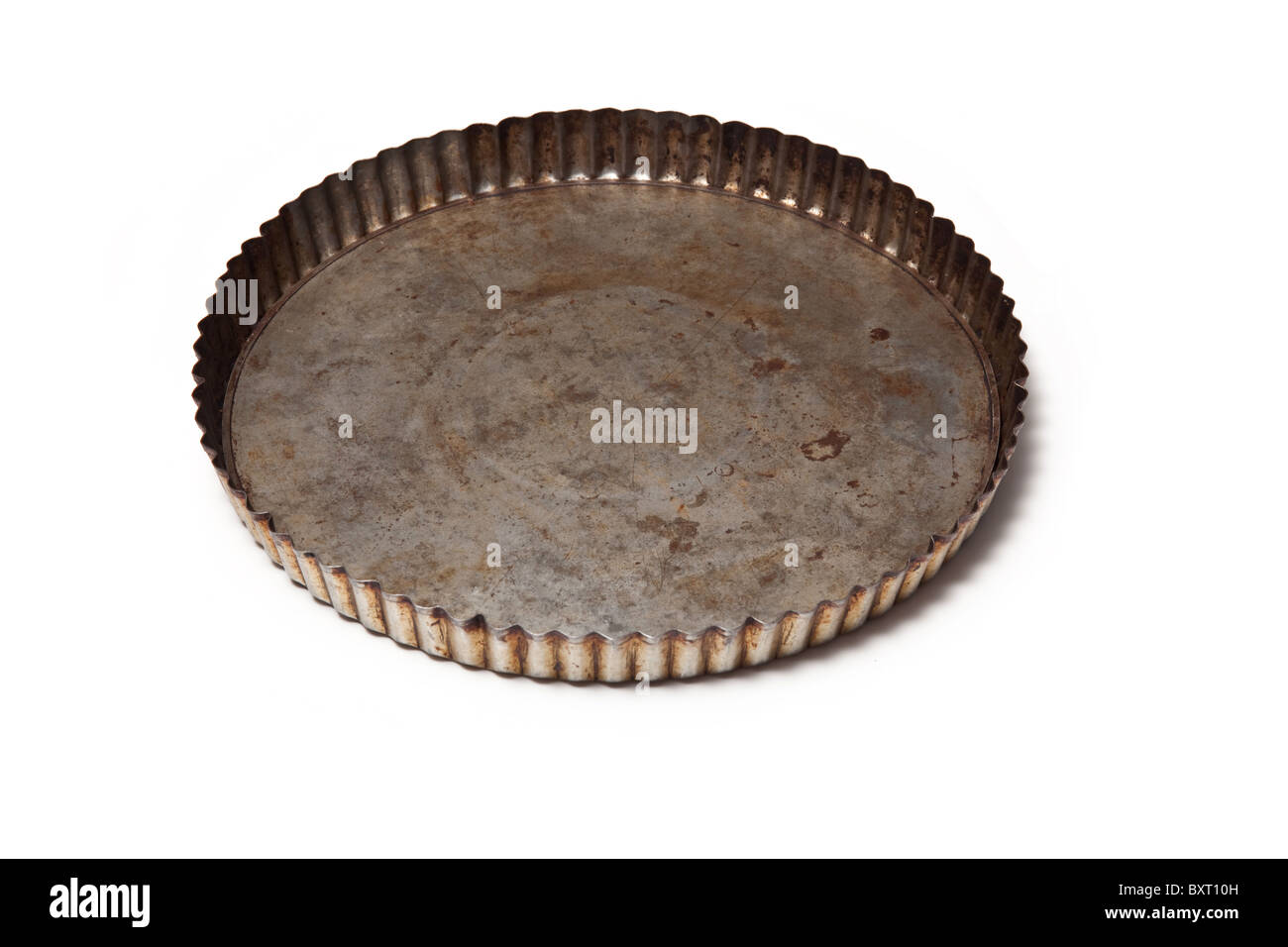 Flan Backform isoliert auf einem weißen Studio-Hintergrund. Stockfoto