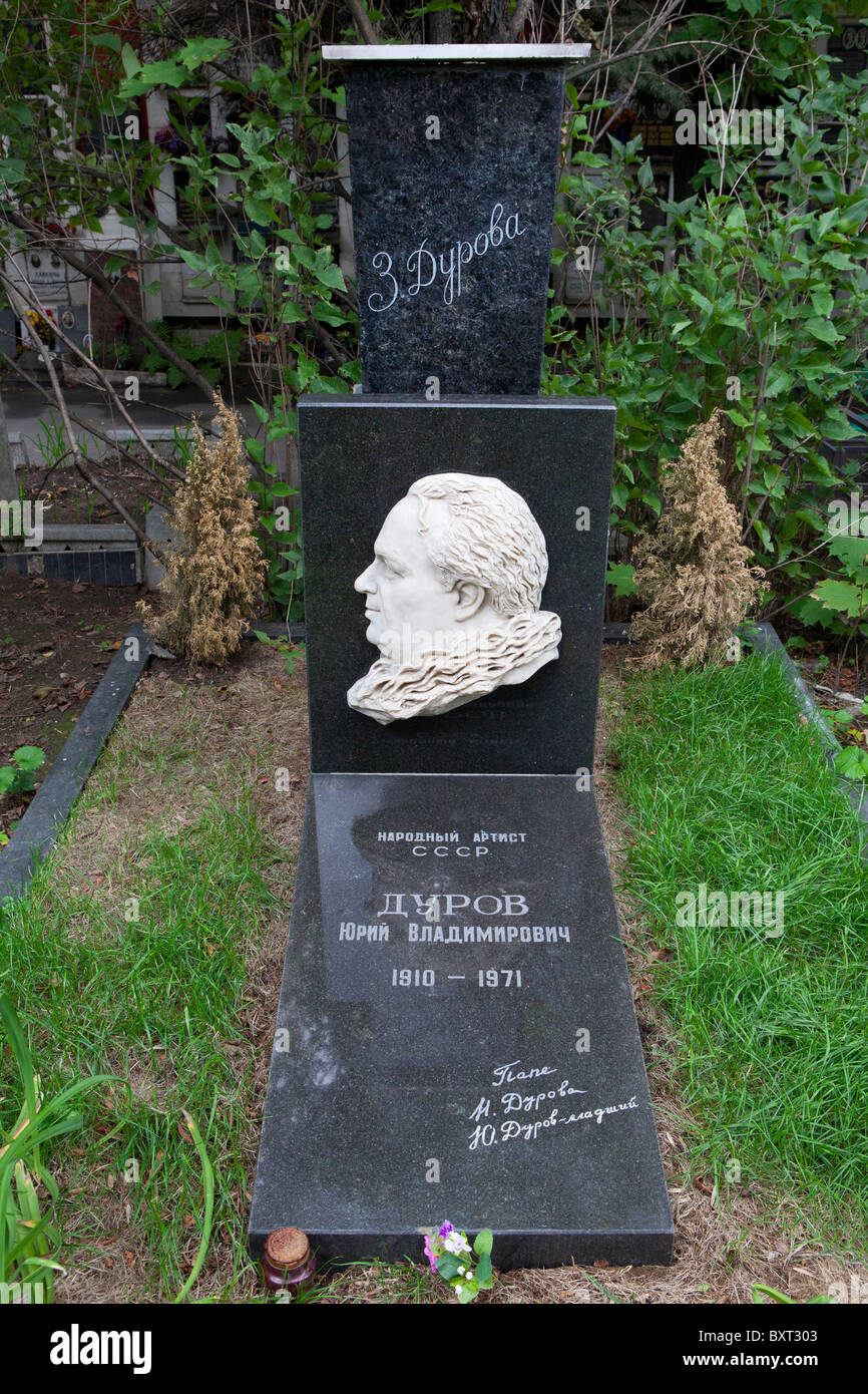 Das Grab des sowjetischen russischen Zirkuskünstler Yuri Durov auf Nowodewitschi-Friedhof in Moskau, Russland Stockfoto
