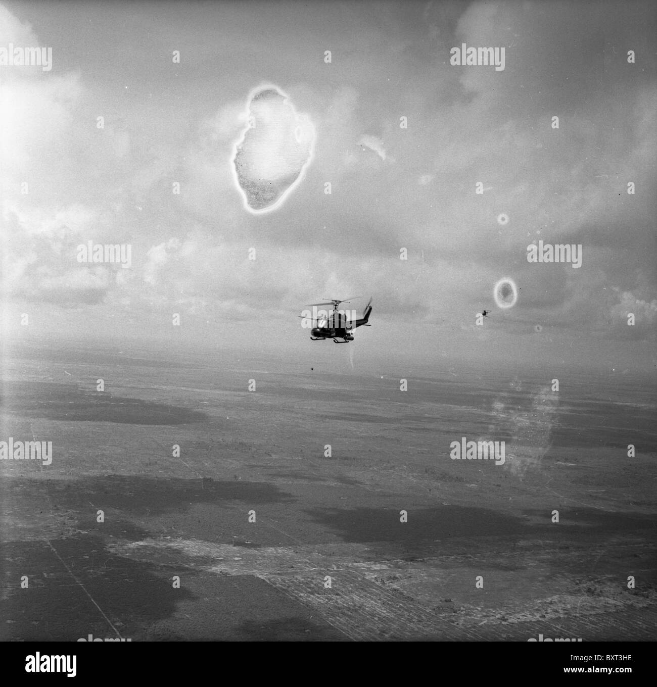Huey Kampfhubschrauber der 25. Luftfahrt fliegen Vietnamkrieg 1968 Bildung Stockfoto