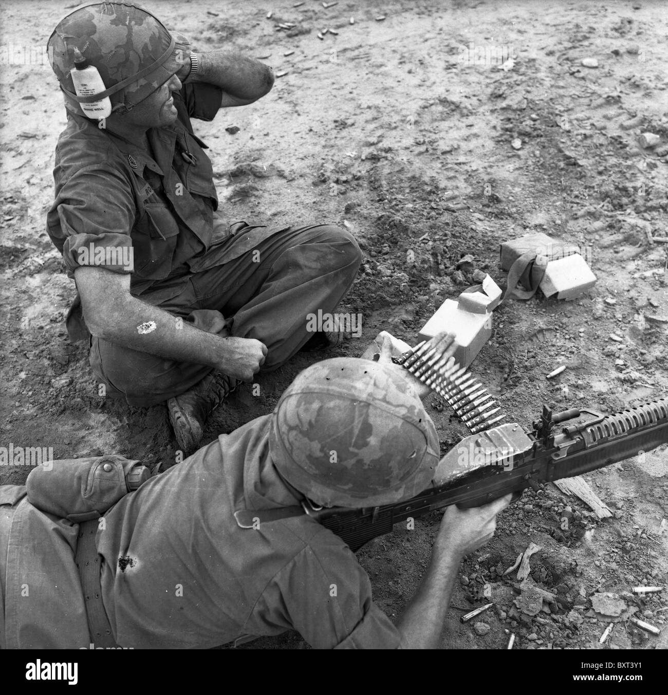 Mitglieder der 25. Infanterie-Division üben schießen 7,62 M60 Maschinengewehren in Cu Chi während Vietnam Krieg Stockfoto