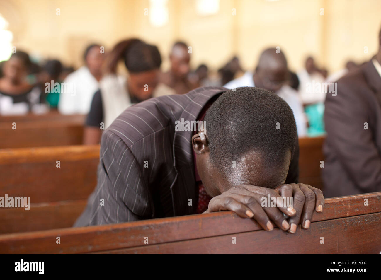 JUBA, Südsudan, Dezember 2010: Sonntagsgottesdienst in Arabisch in der Kathedrale von Juba. Foto: Mike Goldwater / Christian Aid Stockfoto