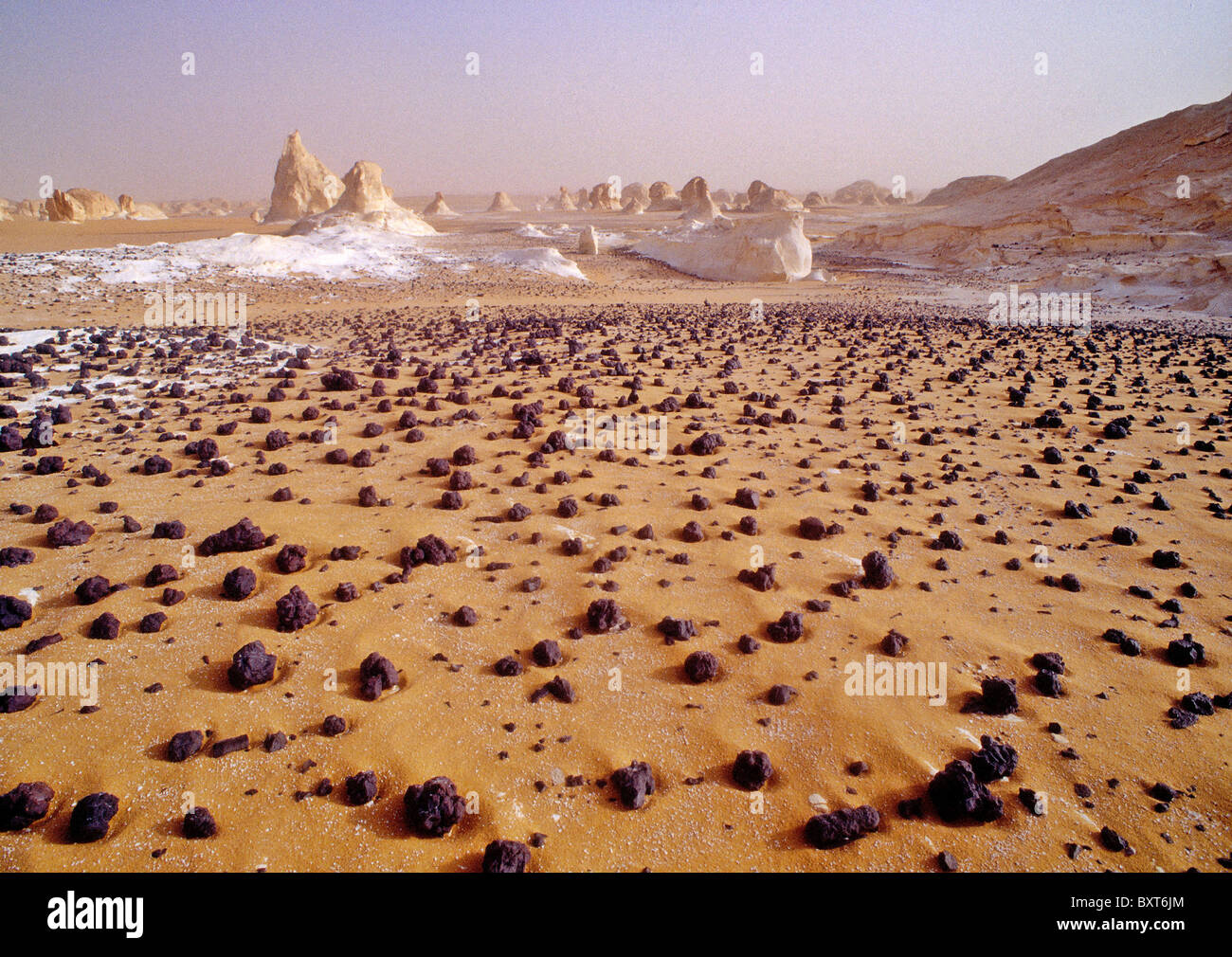 Die Weiße Wüste, Ägypten, Nordafrika. Eisenerzvorkommen. Stockfoto