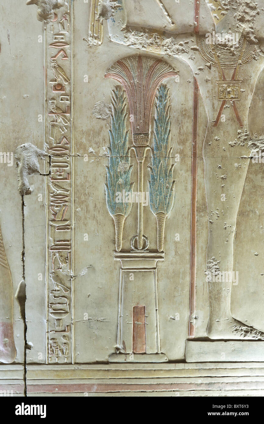 Nahaufnahme der Erleichterung von Salat und Gott Min innerhalb der Tempel von Sethos ich in Abydos, alten Abdju, Niltal Ägyptens Stockfoto