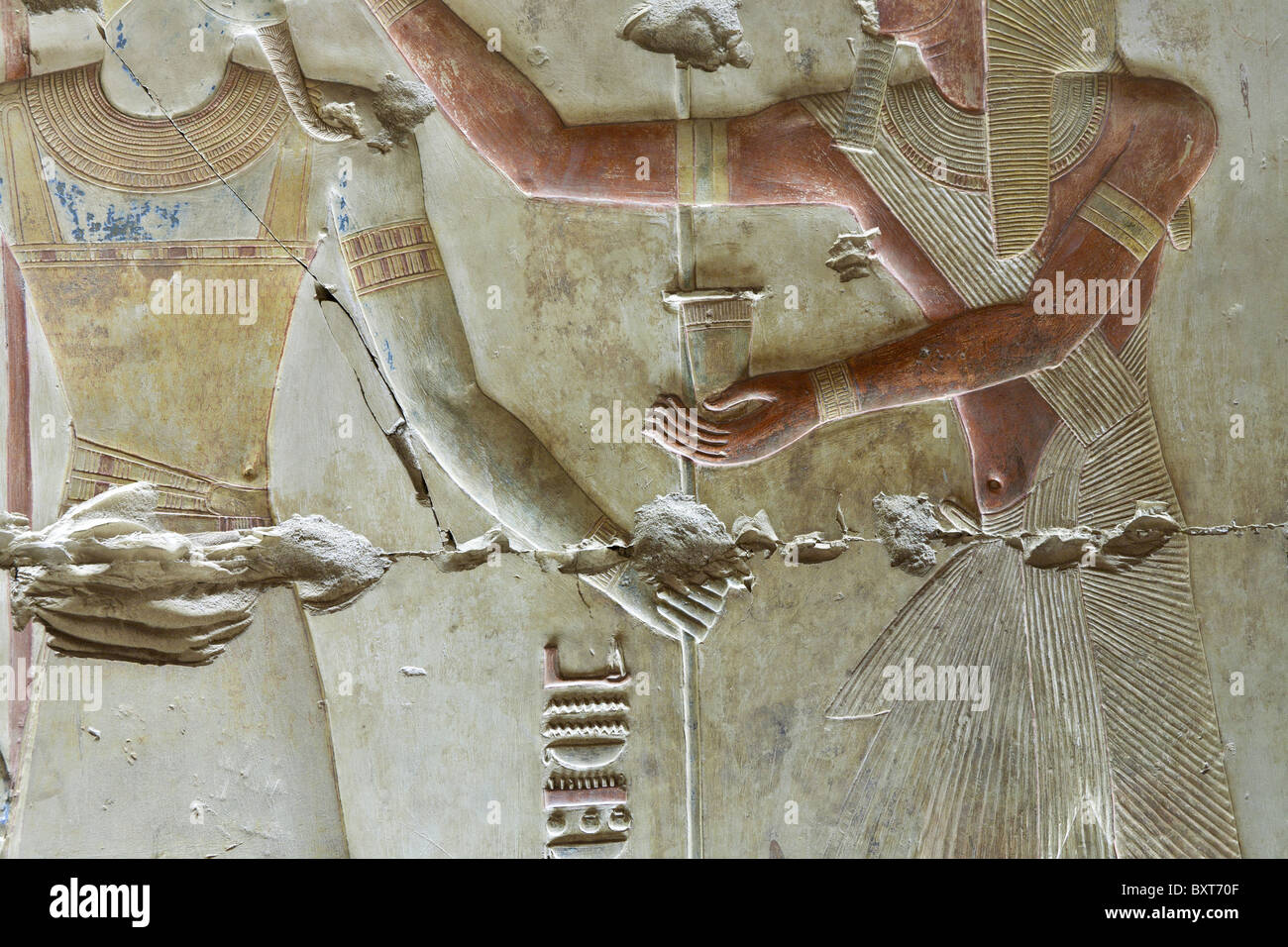 Nahaufnahme der beschädigten Erleichterung bieten innerhalb der Tempel von Sethos ich in Abydos, alten Abdju, Niltal Ägyptens Stockfoto