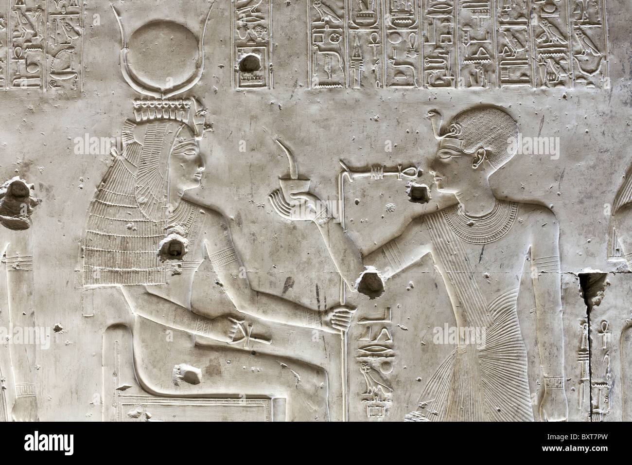 Relief von Seti machen mit ISIS im Tempel von Sethos ich in Abydos, alten Abdju, Niltal Ägyptens Stockfoto