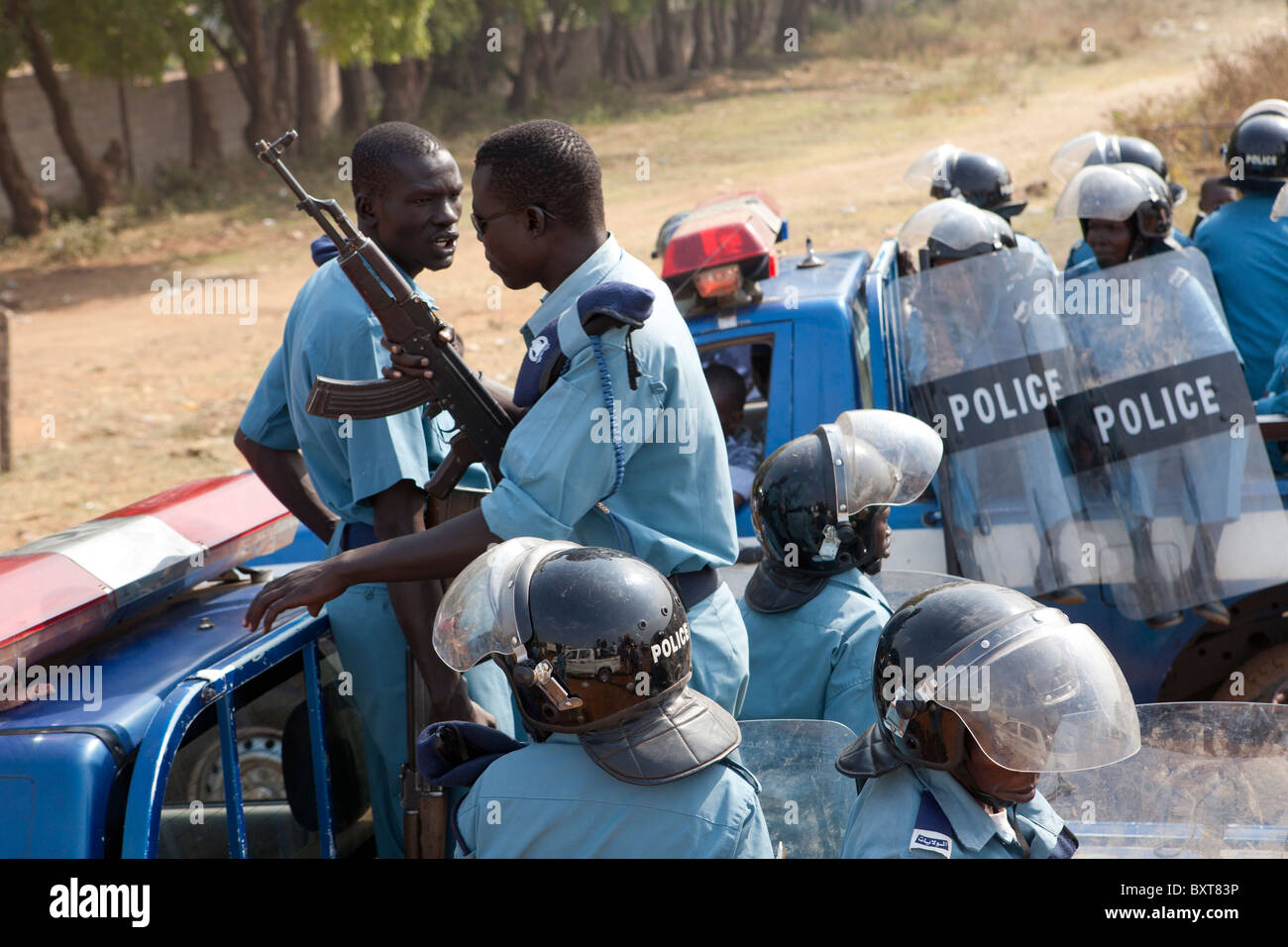 Polizei bereiten an der Spitze der endgültige Unabhängigkeit März in Juba zur Registrierung für das 9. Januar 2011-Referendum fördern. Stockfoto